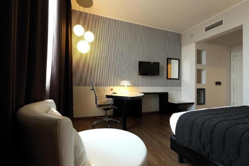 Holiday Inn Genoa City 2