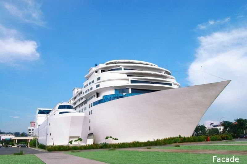 Pacific Palace photo 1