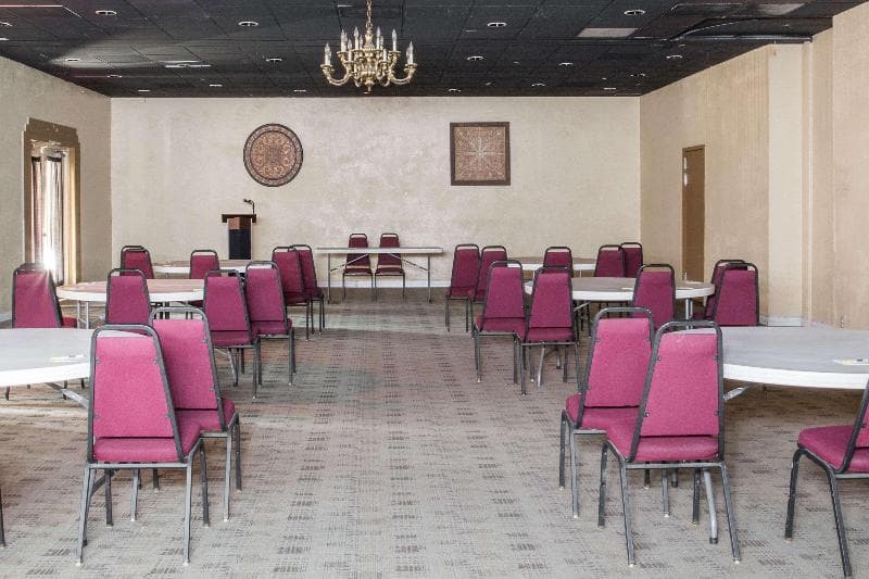 Days Hotel by Wyndham Peoria Glendale Area 3