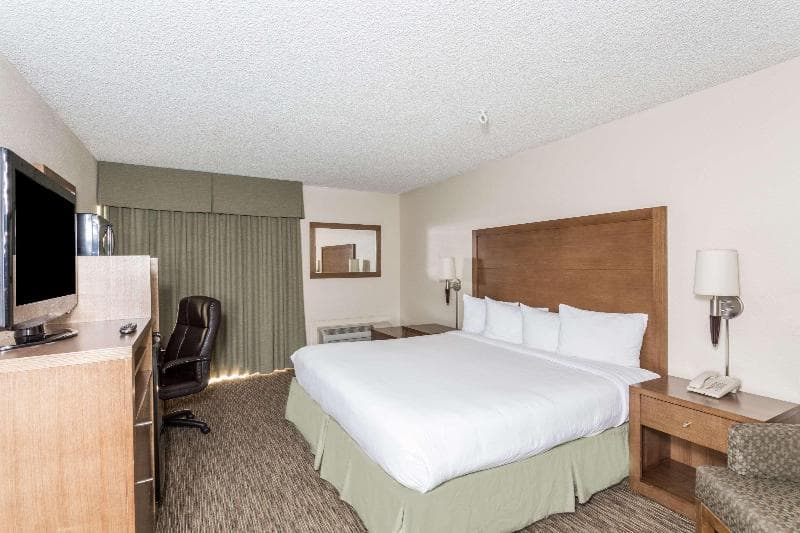 Days Hotel by Wyndham Peoria Glendale Area 2