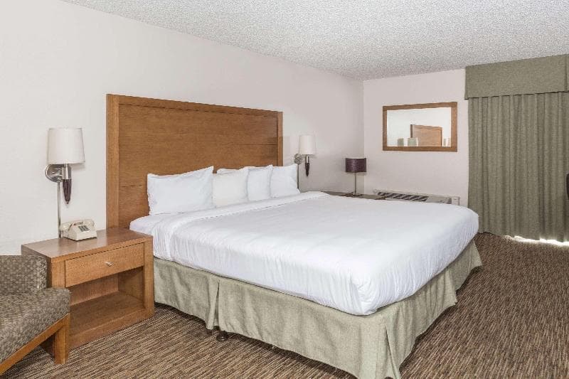 Days Hotel by Wyndham Peoria Glendale Area 4