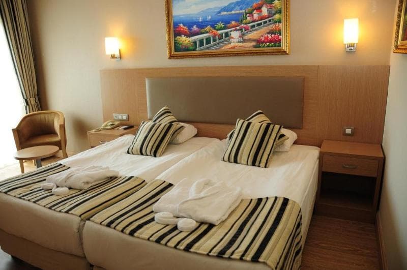 Crystal Tat Beach Golf Resort & Spa 5