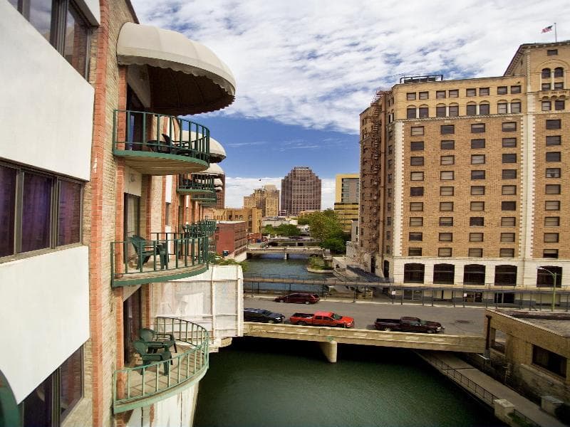 Riverwalk Plaza Hotel 5
