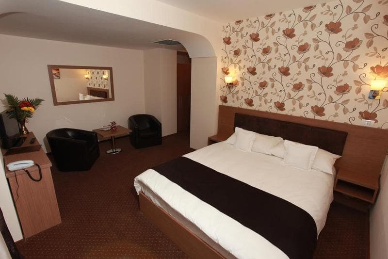 West Plaza Hotel 4