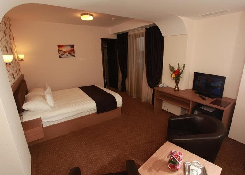 West Plaza Hotel 5