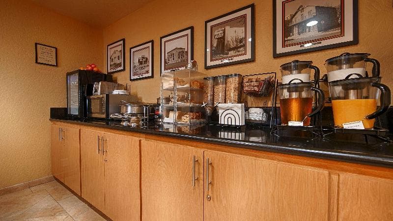 Best Western Pine Tree Motel photo 1