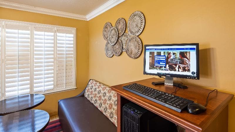 Best Western Hanford Inn photo 1