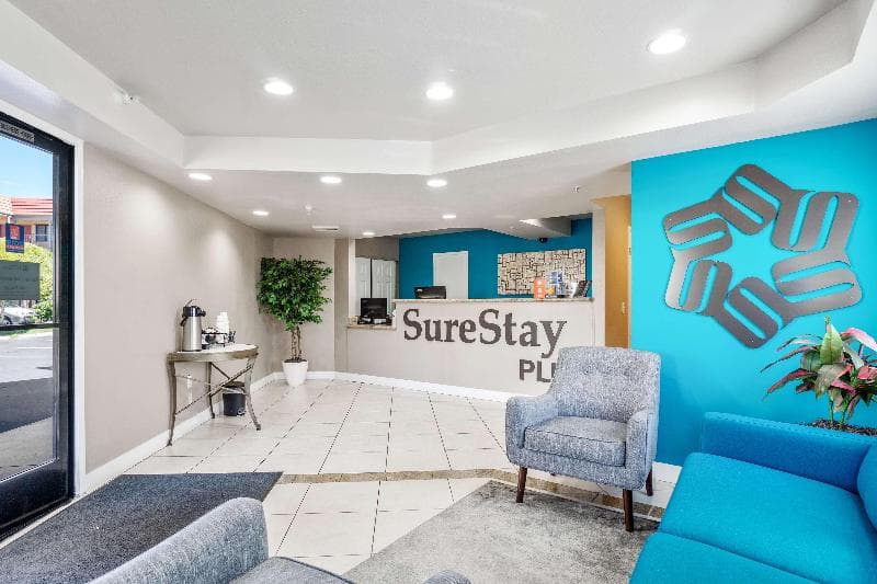 Rancho San Diego Inn & Suites 4