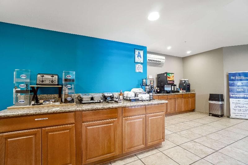 Rancho San Diego Inn & Suites 2
