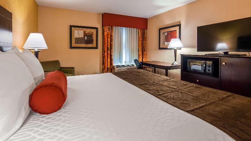 Best Western Plus Parkway Hotel 4