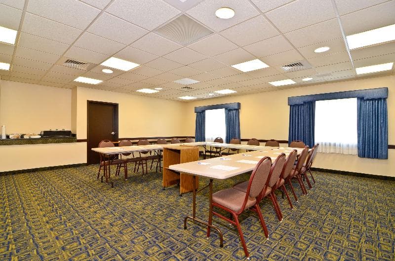 Best Western Plus Gas City 5