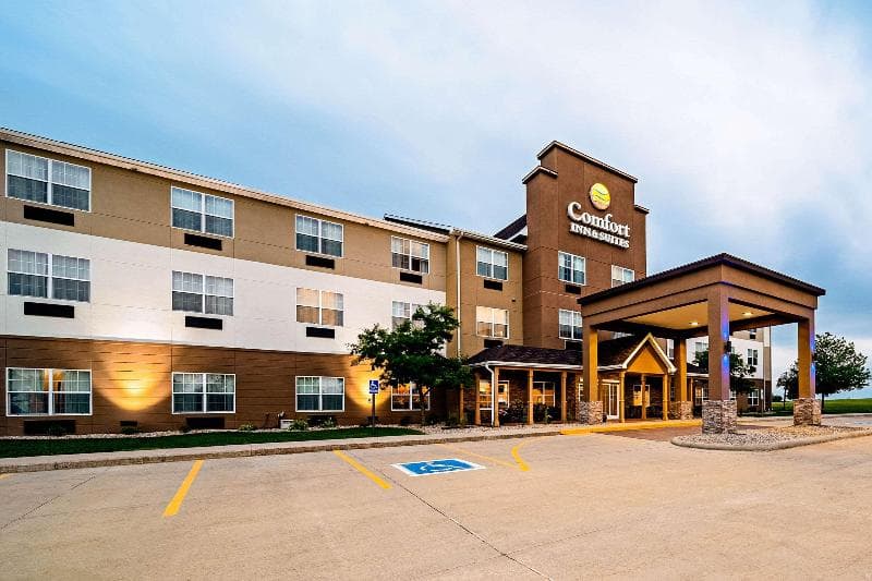 Comfort Inn & Suites Independence 4