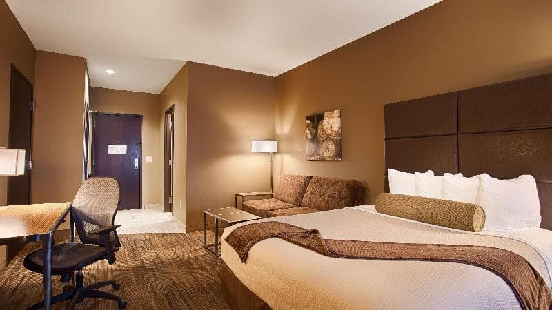 Best Western Plus Night Watchman Inn & Suites 4