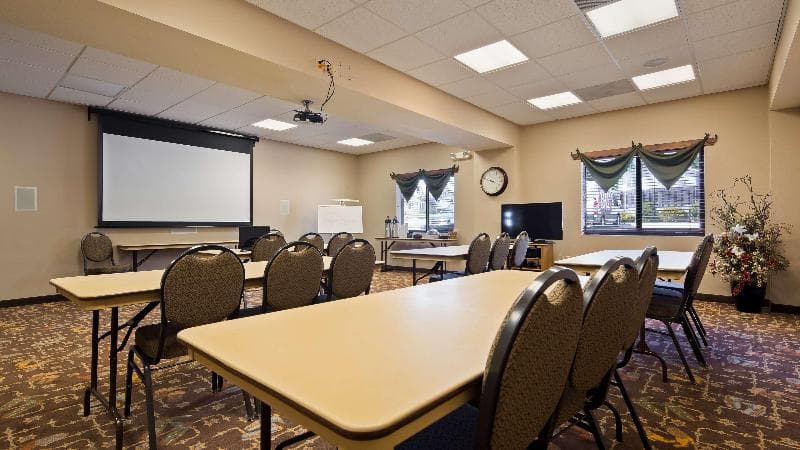 Best Western Plus Country Inn & Suites 4