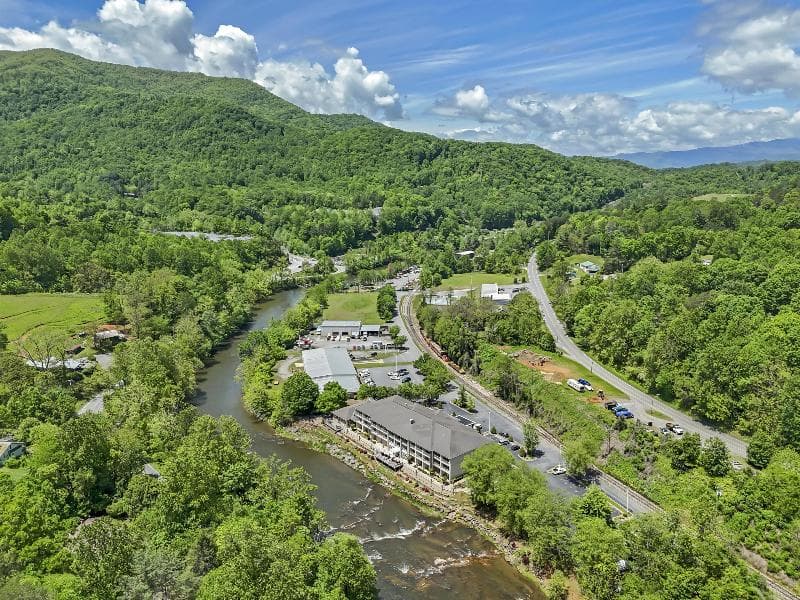Best Western Plus River Escape Inn & Suites 5