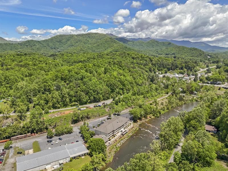 Best Western Plus River Escape Inn & Suites 2