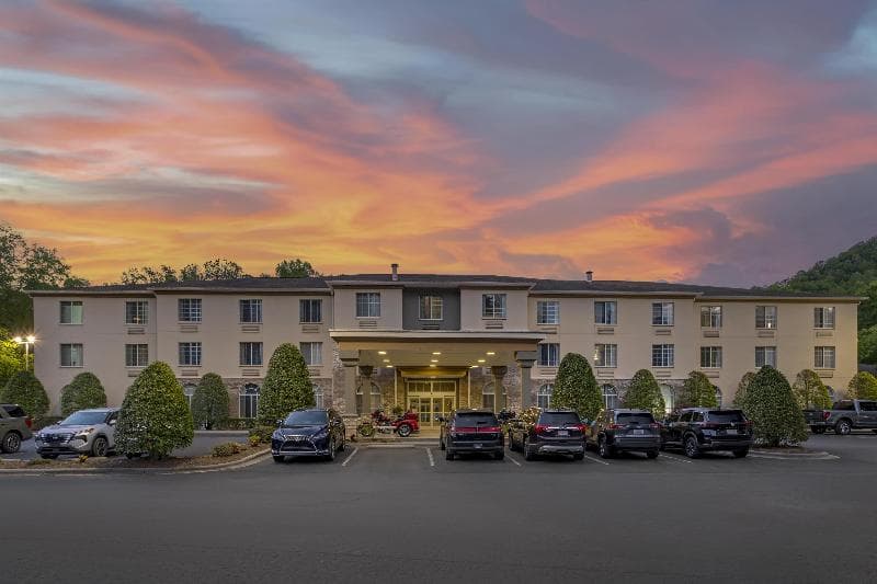 Best Western Plus River Escape Inn & Suites 4
