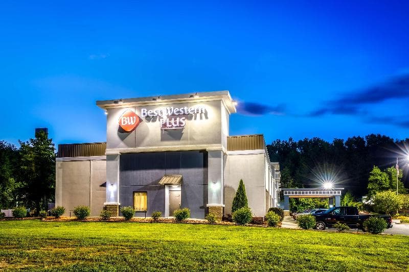 Best Western Plus Yadkin Valley Inn & Suites 3