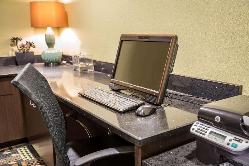 Comfort Suites photo 1