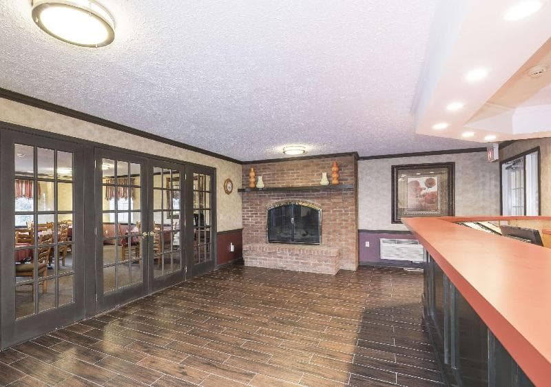 Red Roof Inn Uhrichsville 2