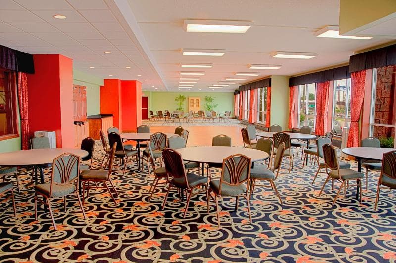 Best Western Plus Sandusky Hotel & Suites 3