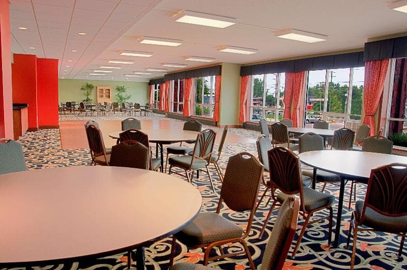 Best Western Plus Sandusky Hotel & Suites 5