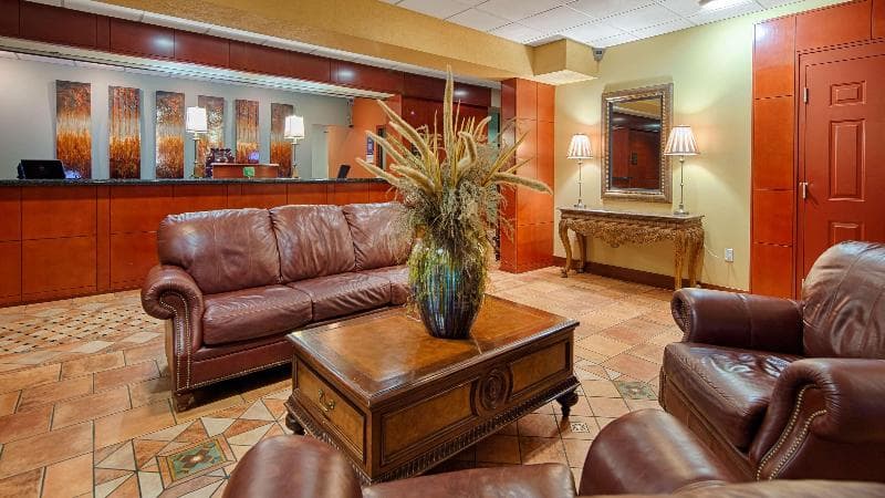 Best Western Plus Sandusky Hotel & Suites 2