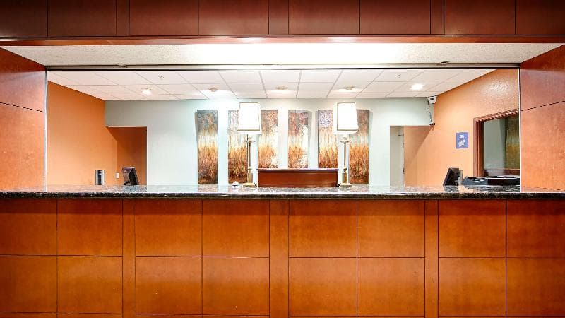 Best Western Plus Sandusky Hotel & Suites 4