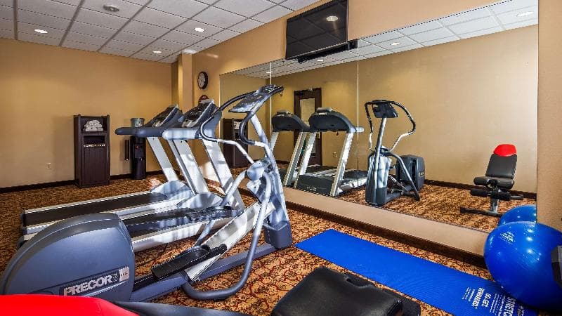 Best Western Plus Cimarron Hotel & Suites 3