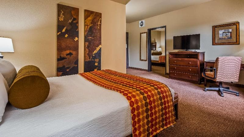 Best Western Plus Cimarron Hotel & Suites 5