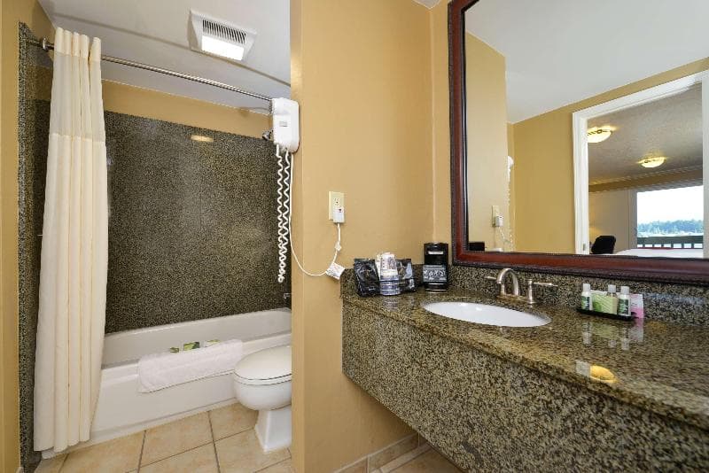 Best Western Pier Point Inn 3