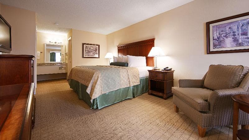 Best Western Plus Santee Inn 4