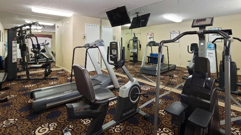 Best Western Deer Park Inn & Suites 2