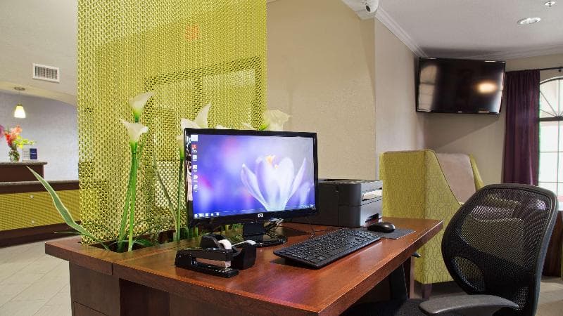 Best Western Deer Park Inn & Suites photo 1