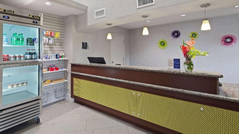 Best Western Deer Park Inn & Suites 4