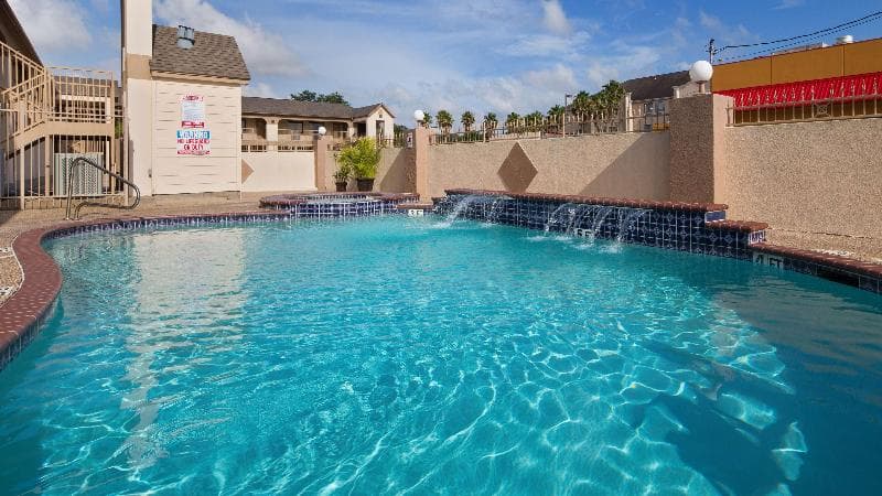 Best Western Deer Park Inn & Suites 5