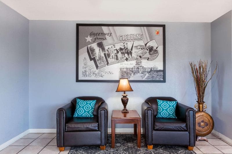 Super 8 by Wyndham Cleburne 4