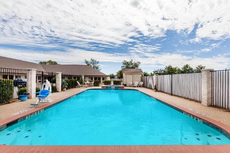 Super 8 by Wyndham Cleburne 5