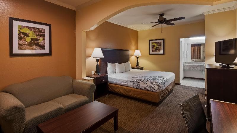 Days Inn by Wyndham Navasota 3