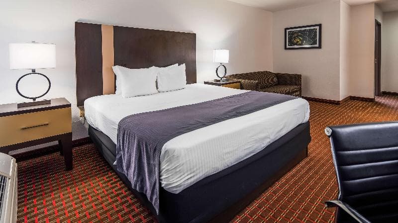 Best Western Inn & Suites 5