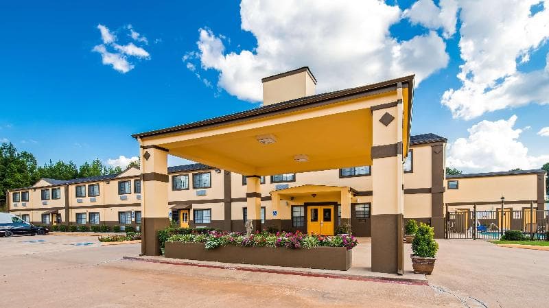 Best Western Pineywoods Inn photo 1