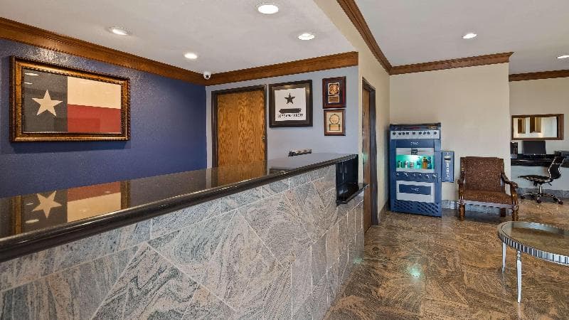 Best Western Regency Inn & Suites 4