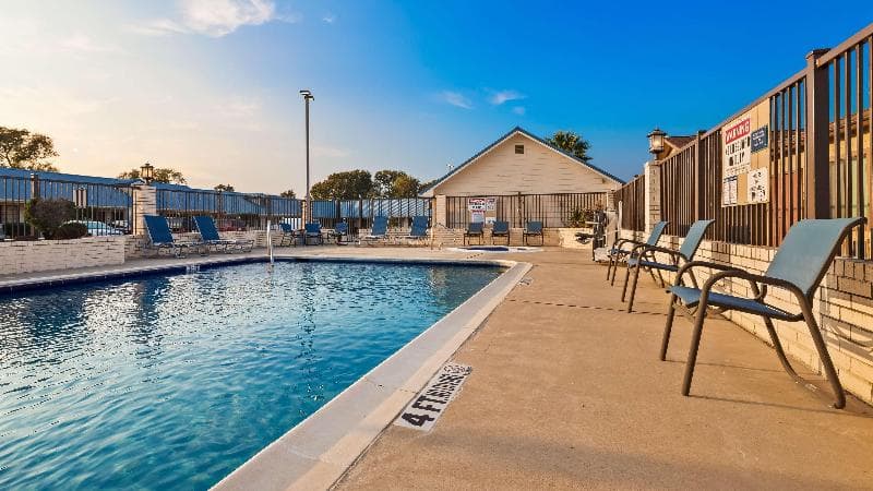 Best Western Regency Inn & Suites 5