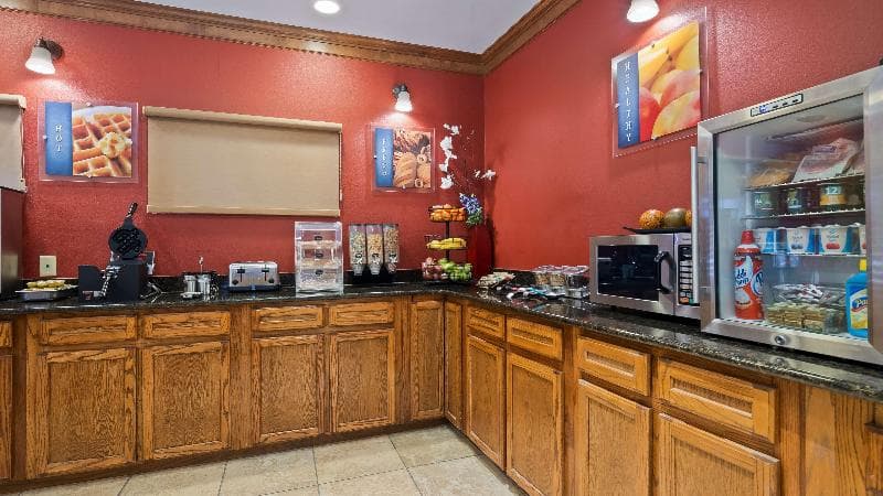 Best Western Regency Inn & Suites 2