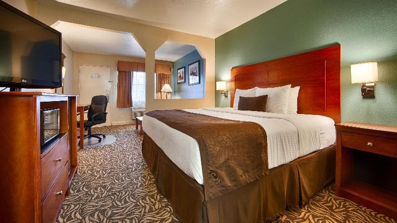 Best Western Regency Inn & Suites 3