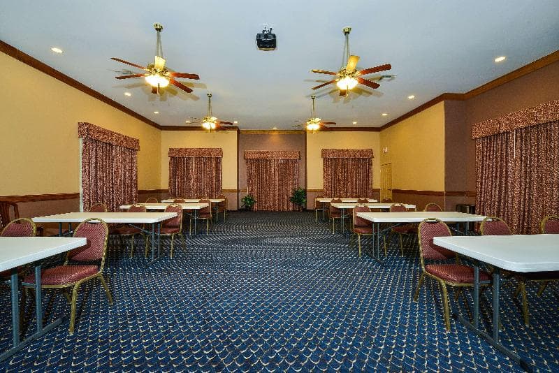 Best Western Windwood Inn & Suites 5