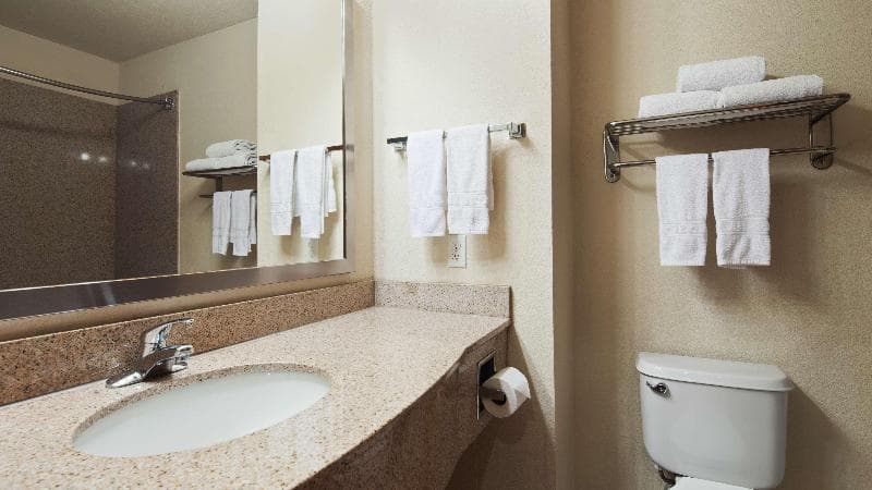 Best Western Cleveland Inn & Suites 3