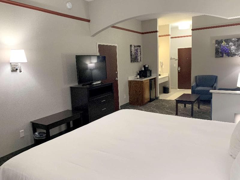 Best Western Limestone Inn & Suites 4