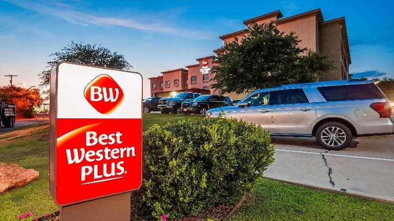 Best Western Plus Texoma Hotel & Suites 2