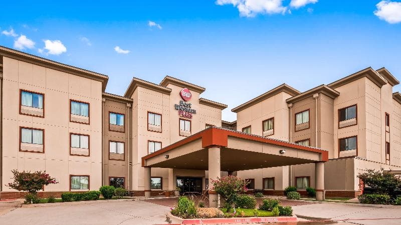 Best Western Plus Texoma Hotel & Suites 3